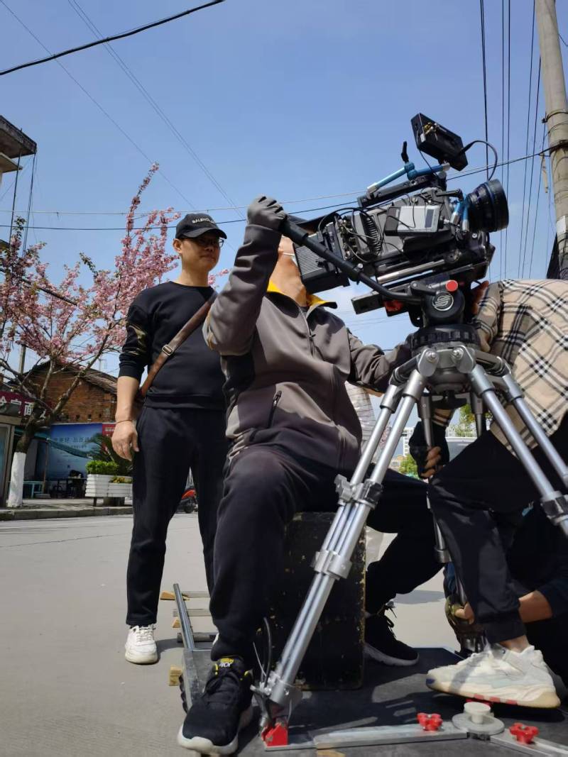 雨花区广告片拍摄：快消品牌爆款之选，网感内容适配社媒传播！